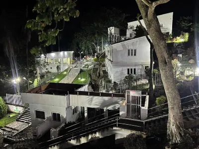 Summit Resort Hotel a 