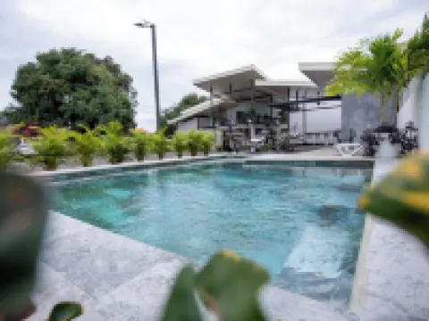 Nomad Living CR Hotels in Tarcoles