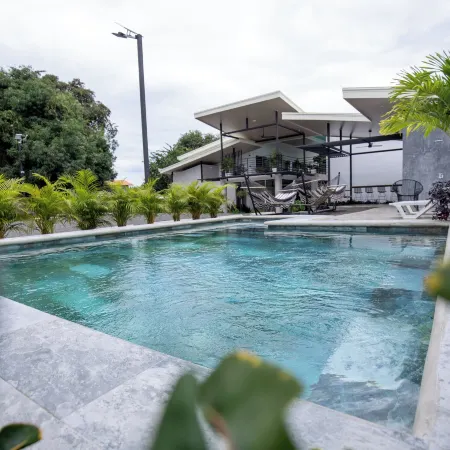 Nomad Living CR