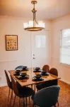 The Burrow-Cozy 3 Bdrm HM - Free Parking