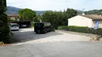 Auberge Les Arômes - parking