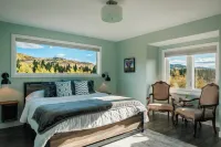 River Retreat Kananaskis Hotels in Foothills County
