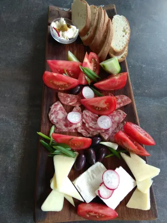 Roots Hotel and Wine Bar Отели в г. Пловдив