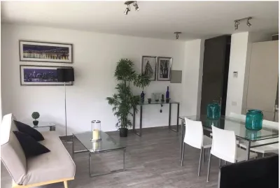 Lindo Estudio a Pasos del Metro Los Dominicos Hotels in der Nähe von El Colorado