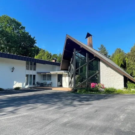 Toll Road Inn