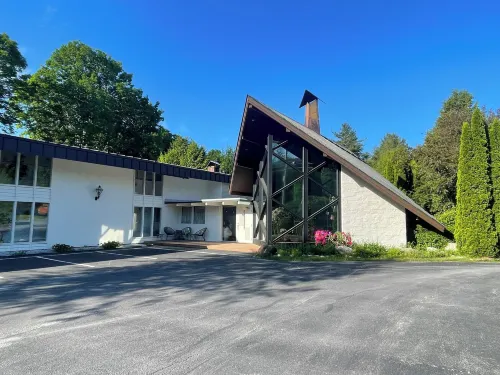 Toll Road Inn Hotels in Manchester