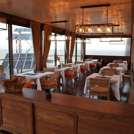 Pelican Point Lodge Отели в г. Уолфиш-Бей