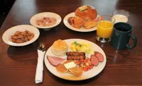Pike's Waterfront Lodge - breakfast