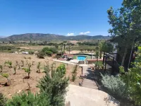 Selah Hotel - Mountain view