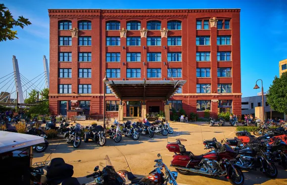 鐵馬酒店-限成人入住