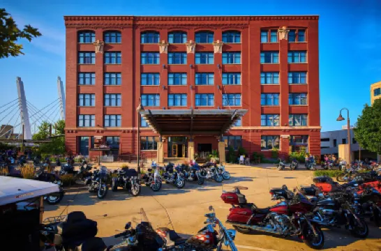 The Iron Horse Hotel Hotels near City Lights Brewing Co.