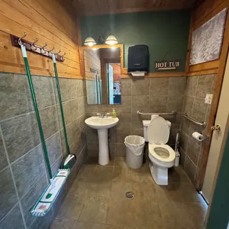 5 Elk Lodge ROMANTIC Log Cabin in the woods. Hot Tub & Wood Burning Fire Place.