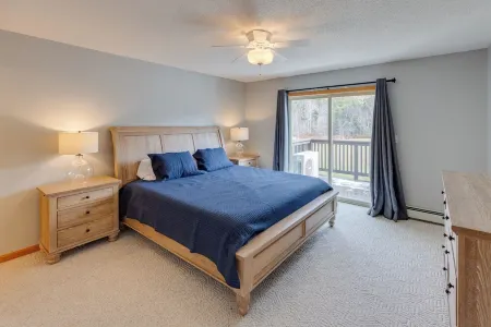 Bretton Woods Condo- cozy fireplace and private deck, relaxing yet near it all! Отели в г. Карролл