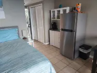 Waterfront Studio with two Pools, Grills, Pet Friendly