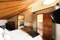 Luxury Off-Grid Yurt: Hot Tub, Epic Views, WiFi, 10 Mins from Cripple Creek! - 4 星級