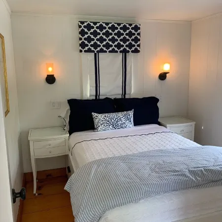 Walk to Town! Bike or Bus to Beach! Charming Cottage on Quiet, Private Lane