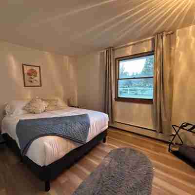 Cozy countryside getaway in downtown Forks, Washington. Rooms