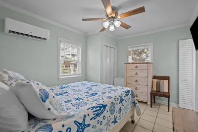 Low Tide at Coral Reef  2 BDRM  1.5 bath Sleeps 5 with Linens Included! Hotels near Freeman Park