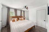 Charming 2-bedroom apartment near Providence Hotels in West Warwick