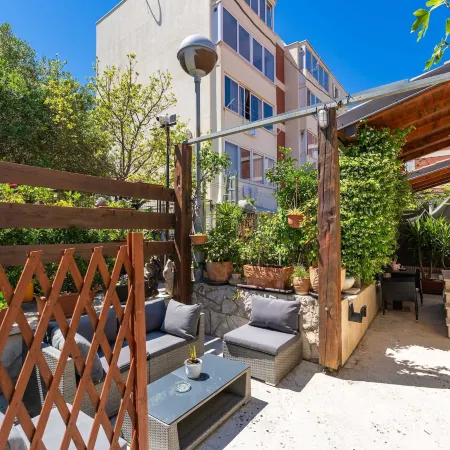 Apartments & Room Frane