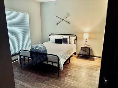 "Relax in Style":Charming 2-Bed,2-Bath Getaway Perfect for Families of Couples!
