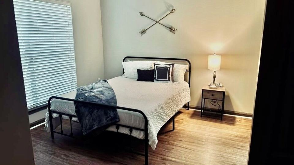 "Relax in Style":Charming 2-Bed,2-Bath Getaway Perfect for Families of Couples!