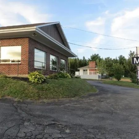 Fundy Line Motel