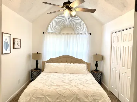 Spacious Home 18 miles from Nashville