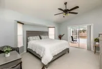 🍹🌞Relaxing Heated Pool!Beautiful Patio,Pet Friendly,Fenced Area, Near Beaches!