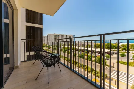 Maison Privee - Exquisite Apt on Yas Island Cls to All Attractions Отели рядом с достопримечательностью «Warner Bros. World Abu Dhabi»