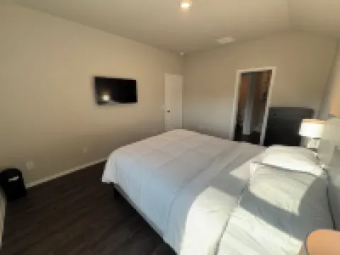 Charming Brand New 3BD house with stunning wooded views,Fiber optics,fenced yard