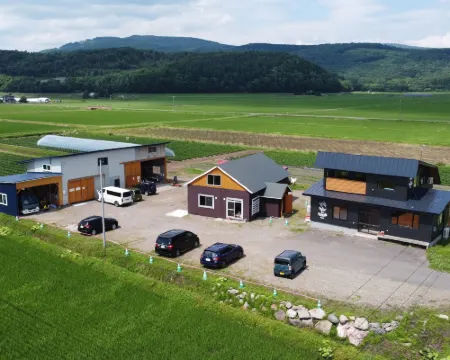 宿屋YADOKARI 比布町のホテル