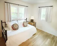 Spacious 5-bedroom/up to 14 guests House & Event Venue in enjoyable Alpharetta Hotels near Trinity Presbyterian Church