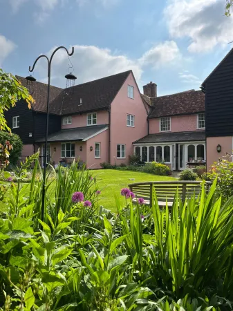 The Cottage Guest House Отели в г. Квендон энд Риклинг