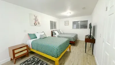 Charming 3-bedroom apartment in Woodlake with WiFi and AC, 25 minutes to Sequoia 빅 미도우 캠프그라운드 주변 호텔