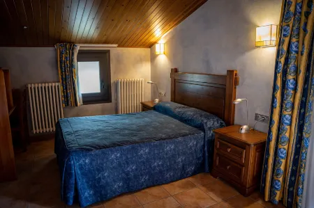 Hostal Cal Franciscó Отели рядом с достопримечательностью «Cova d'Anes»