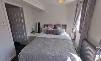 Stunning 2-Bed House in Macclesfield Cheshire