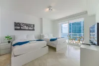 The Club at Brickell Bay