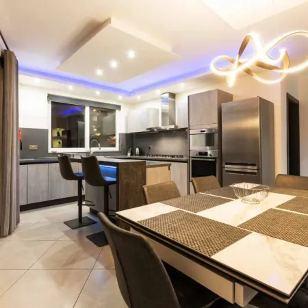 Luxury Apartment in Gzira close to Sliema 3 BR Apartment Sleep 8