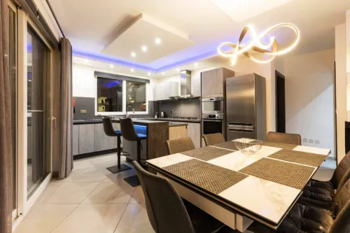 Luxury Apartment in Gzira close to Sliema 3 BR Apartment Sleep 8 - 3-نجوم