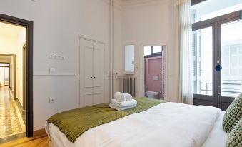 Meadows - Luxury 3-Bedroom Apartment in Athens