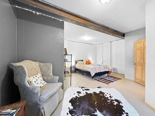 Charming 1-bedroom apartment in downtown historic Weston