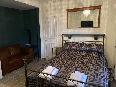 Gated Stunning Period Studio in Vibrant Bristol Hotels in Old Market