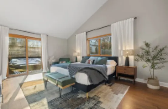 Log Cabin Perfect for Winter Activies Close to Wilmot Ski Hotels in Twin Lakes