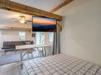 Lakefront Studio - Cozy - Stunning Views Hotels in Lutz