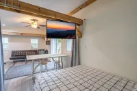 Lakefront Studio - Cozy - Stunning Views