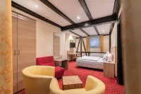 Hotel Altes Weinhaus Hotels near Lidl