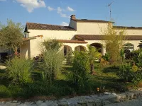 Grand Gite "les Oliviers" Hotels near Etoile Verte Basket