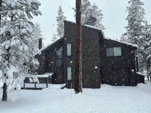 Cozy Sunriver Escape • Sleeps 12 • GameRoom + HotTub + EV + Sharc + River Access