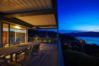Akaroa Holiday Home.  Spacious, sunny, harbour views and close to town. Sleeps 8